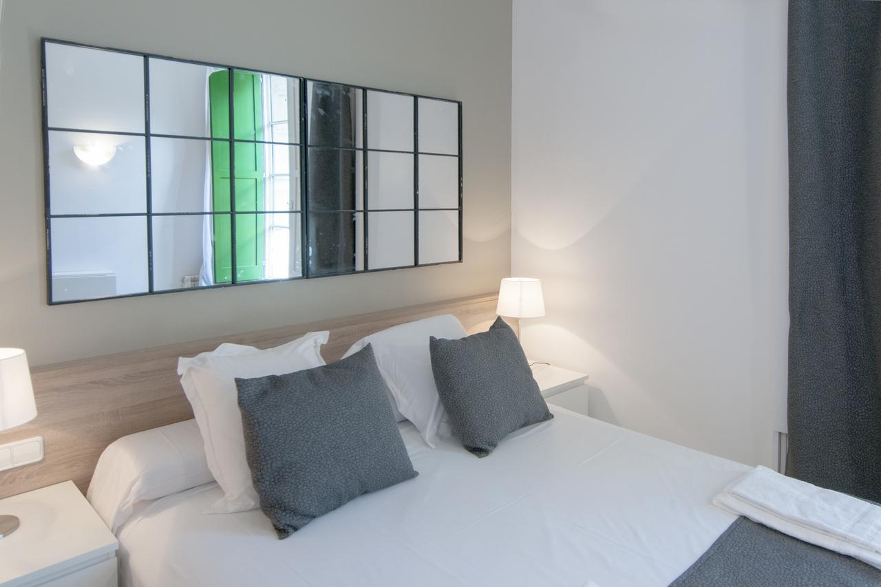 Serennia Apartamentos Ramblas - Placa Catalunya Barcelona Kültér fotó