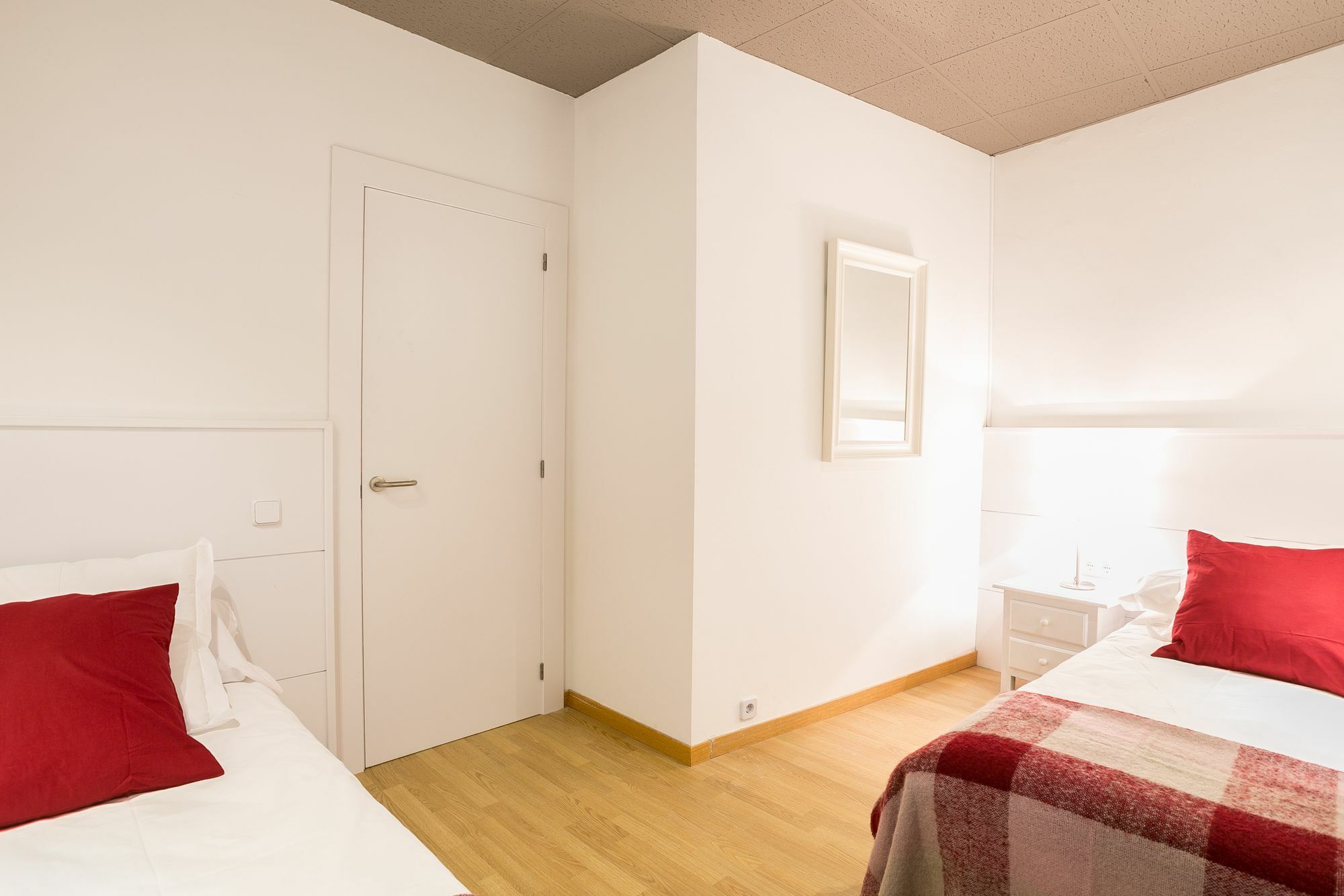 Serennia Apartamentos Ramblas - Placa Catalunya Barcelona Kültér fotó