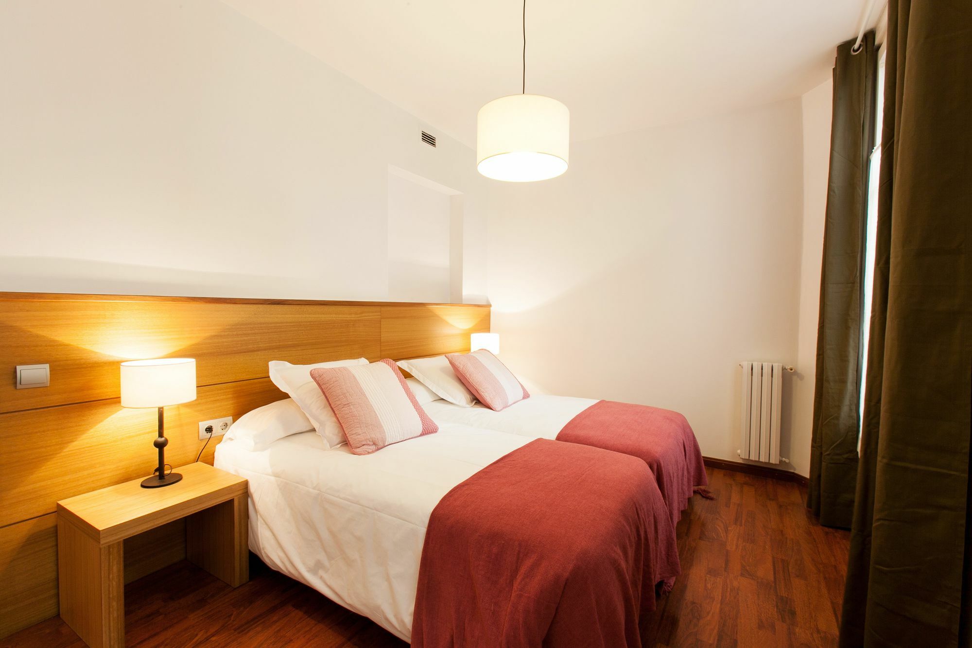 Serennia Apartamentos Ramblas - Placa Catalunya Barcelona Kültér fotó