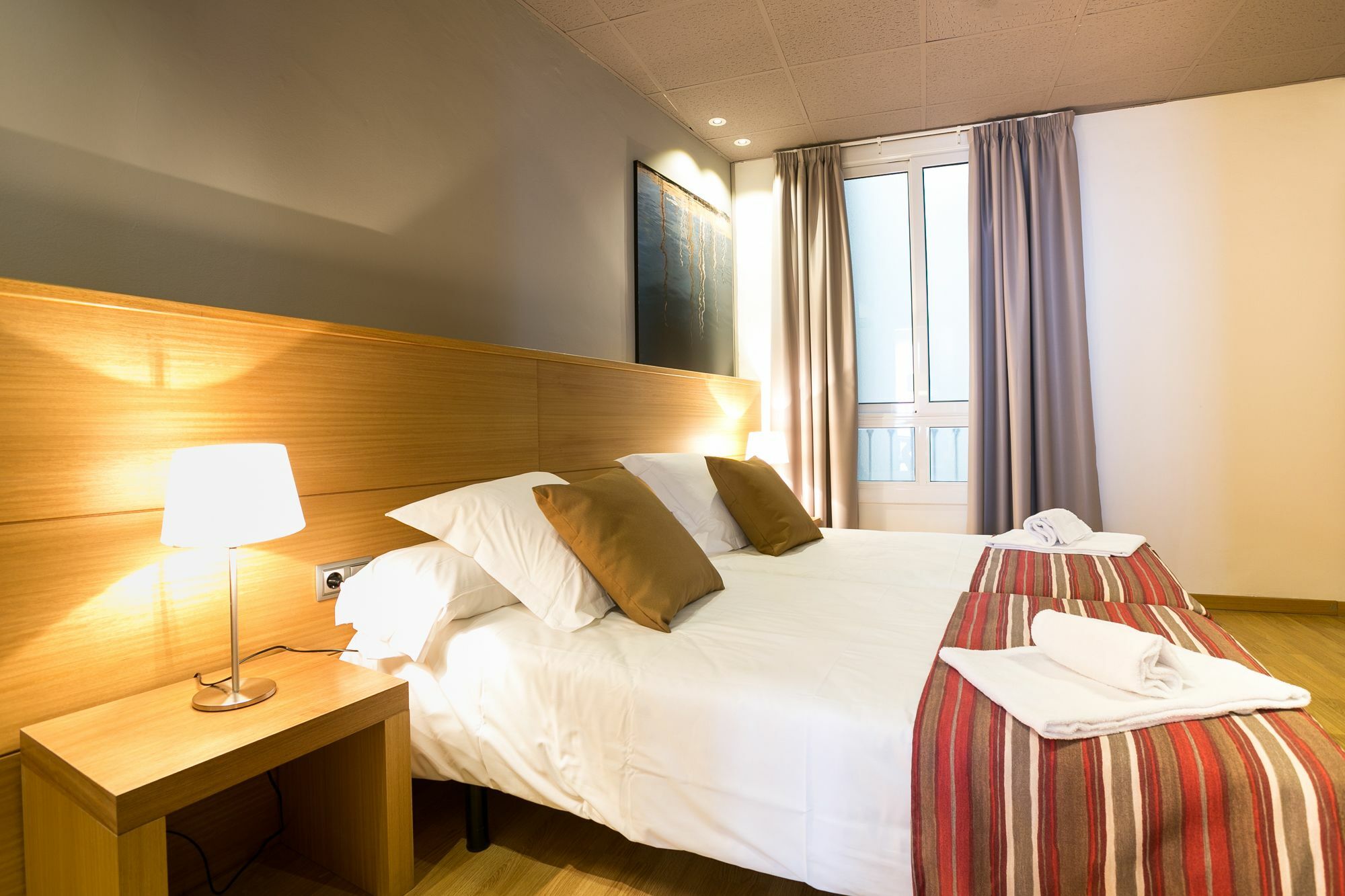 Serennia Apartamentos Ramblas - Placa Catalunya Barcelona Kültér fotó