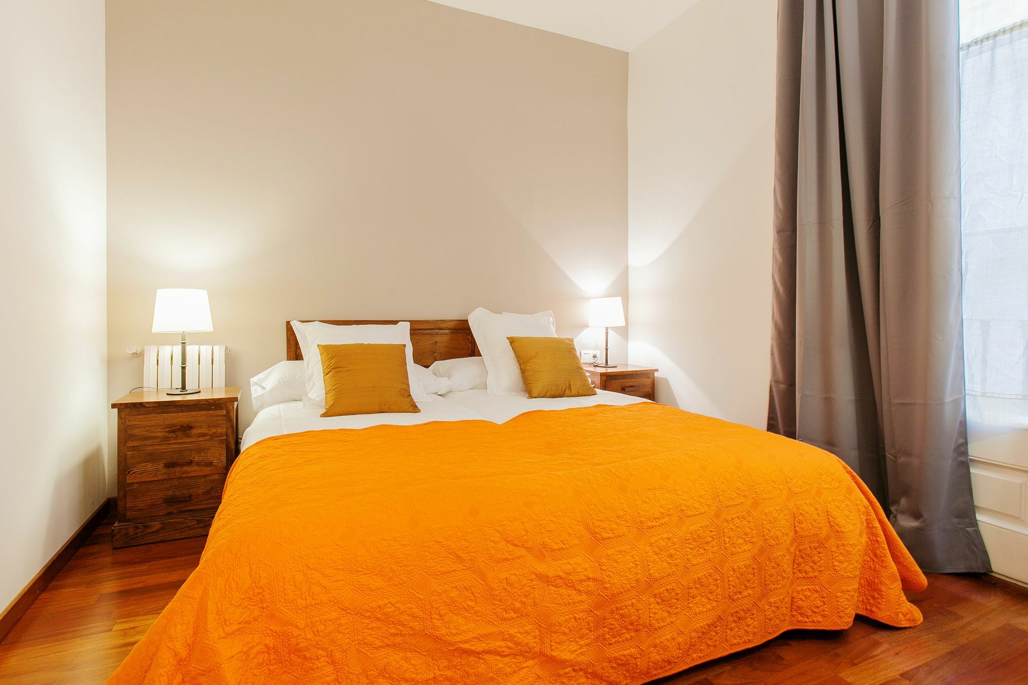 Serennia Apartamentos Ramblas - Placa Catalunya Barcelona Kültér fotó