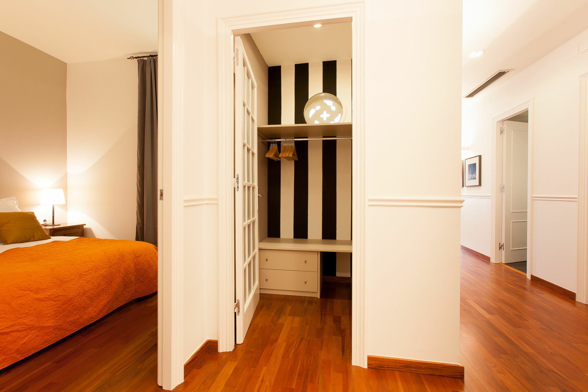 Serennia Apartamentos Ramblas - Placa Catalunya Barcelona Kültér fotó