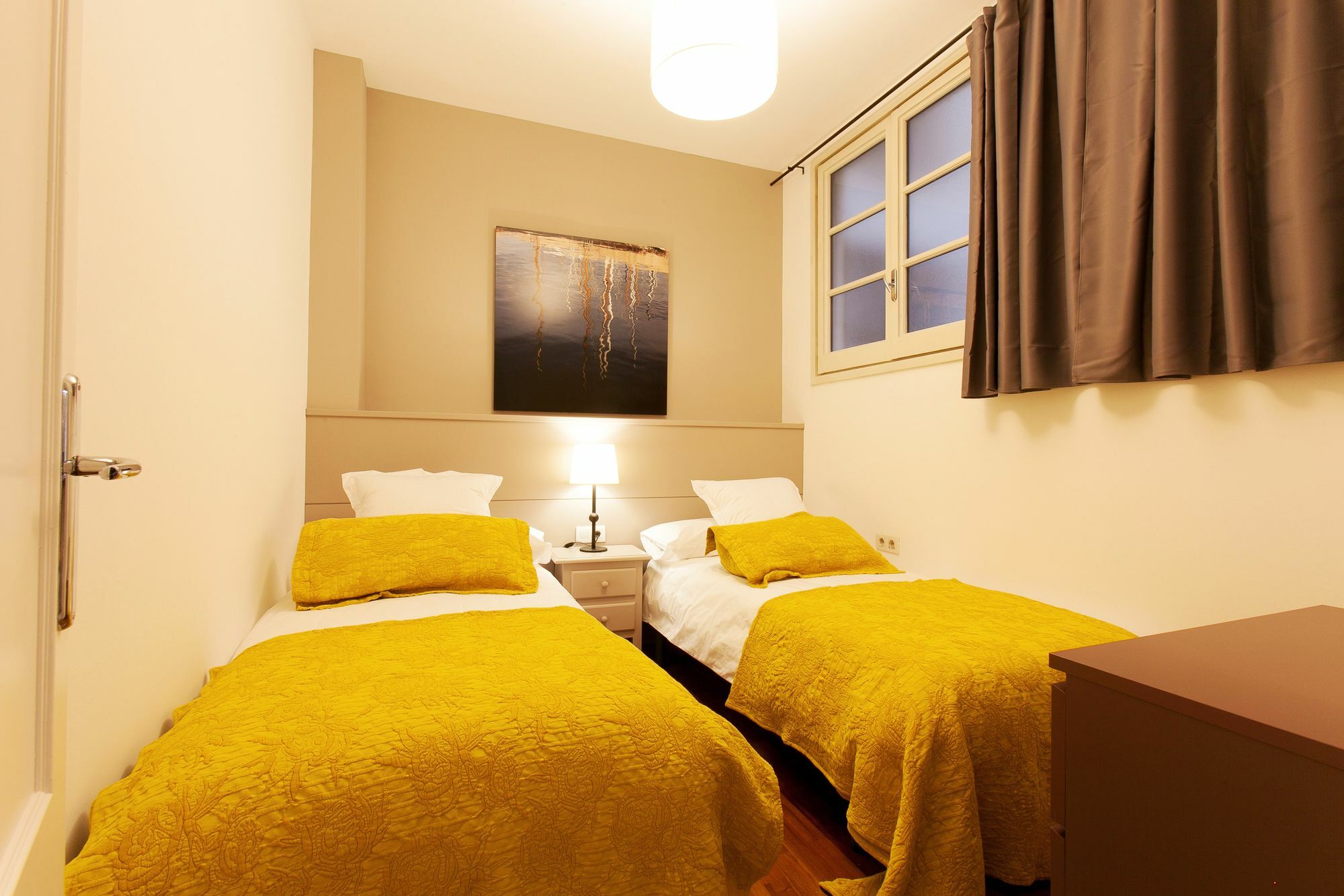 Serennia Apartamentos Ramblas - Placa Catalunya Barcelona Kültér fotó