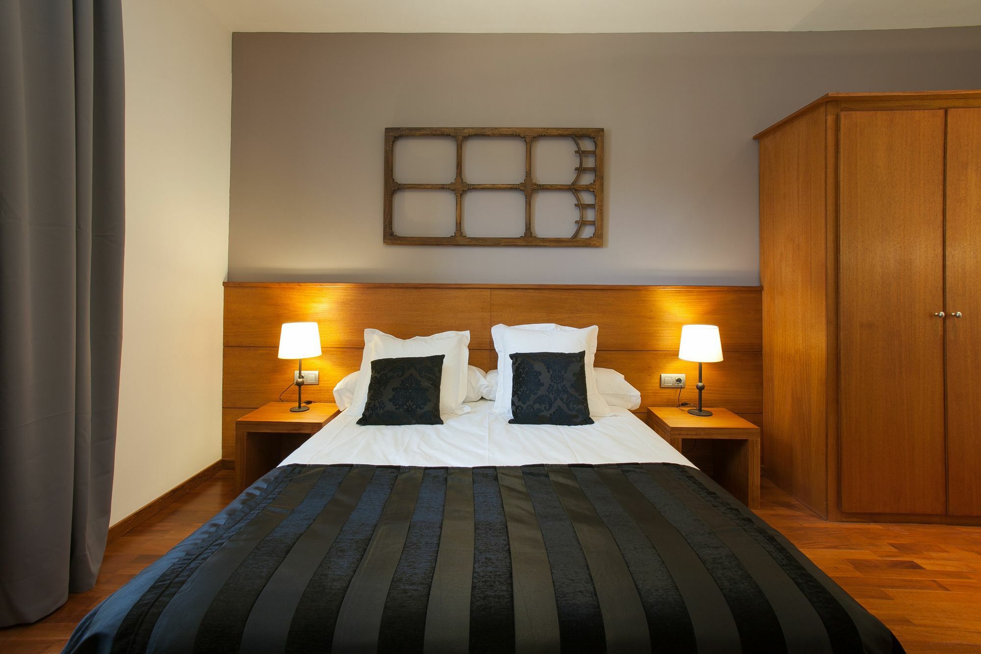 Serennia Apartamentos Ramblas - Placa Catalunya Barcelona Kültér fotó