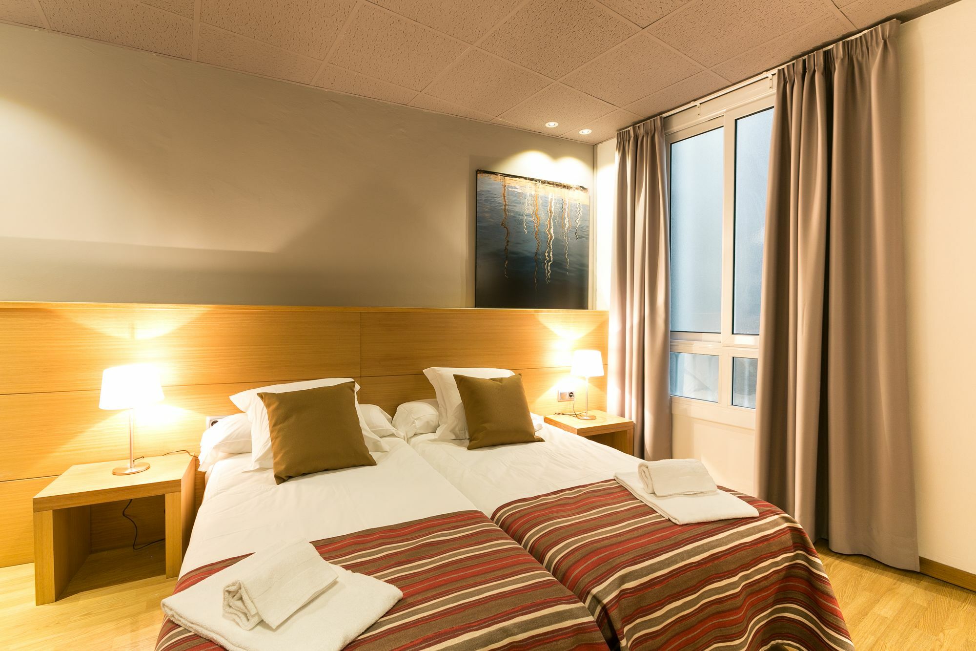 Serennia Apartamentos Ramblas - Placa Catalunya Barcelona Kültér fotó