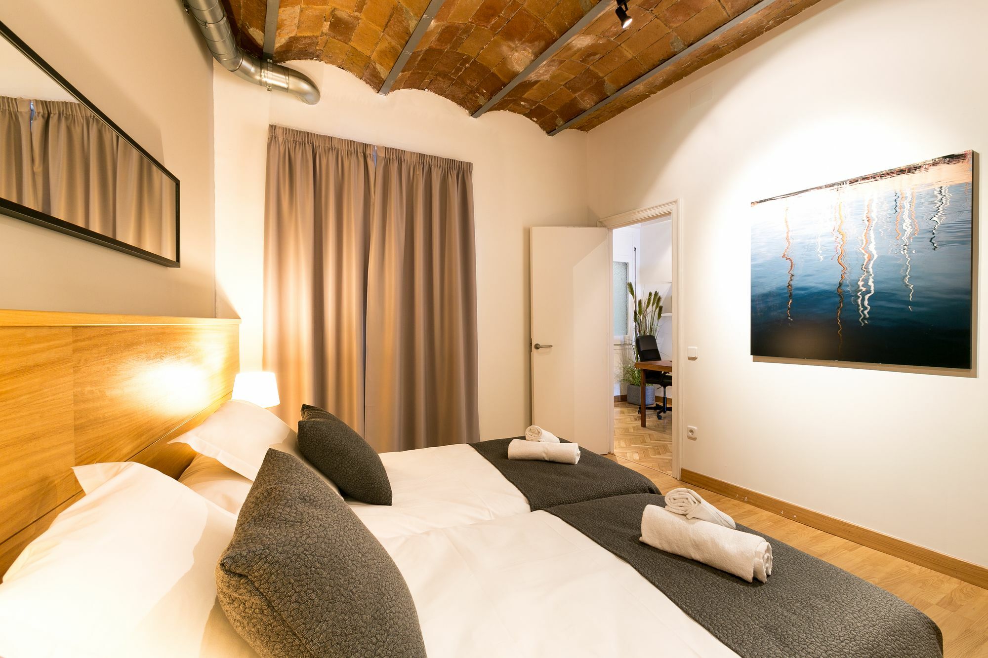 Serennia Apartamentos Ramblas - Placa Catalunya Barcelona Kültér fotó